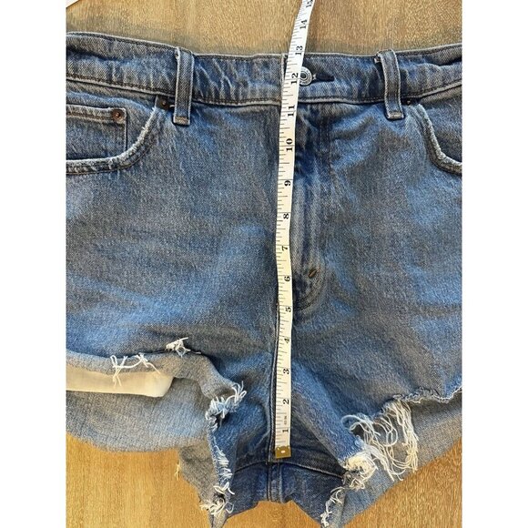 Abercrombie Curve Love High Rise Mom Short Medium Wash Size 33 - Picture 8 of 9